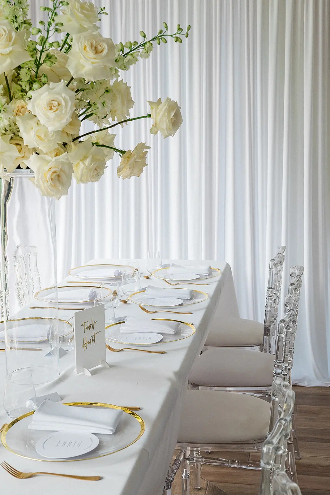 decoration floral d'un mariage pour table des mariees realise en Savoie